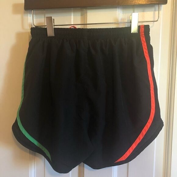 Black Nike shorts    - Picture 6 of 8